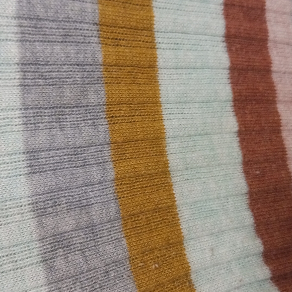 American Eagle Turleneck - Picture 2 of 3
